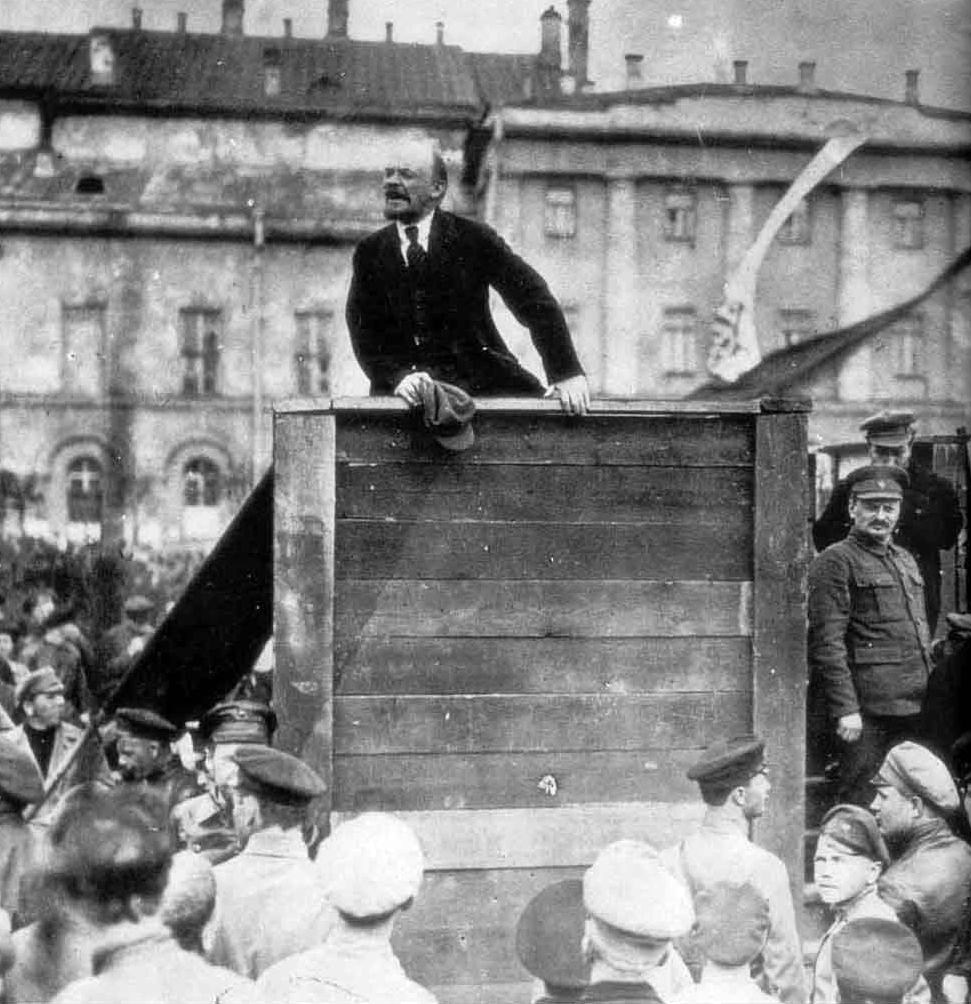 Photo originale de Lénine, avec Trotsky à droite.